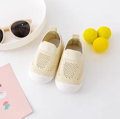 Lauflernschuhe Matteo™ – Weiche Barfußschuhe mit rutschfester Soft-Sohle für die ersten Schritte in der Farbe gelb.